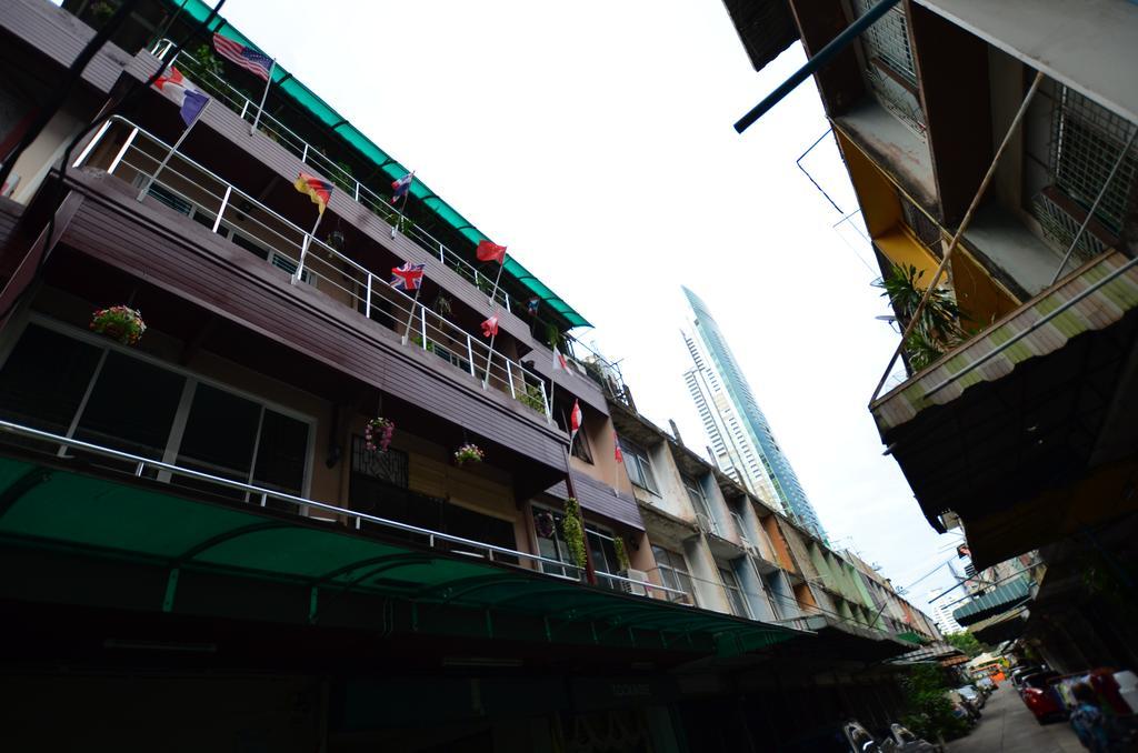 Decordo Hostel Bangkok Exterior photo