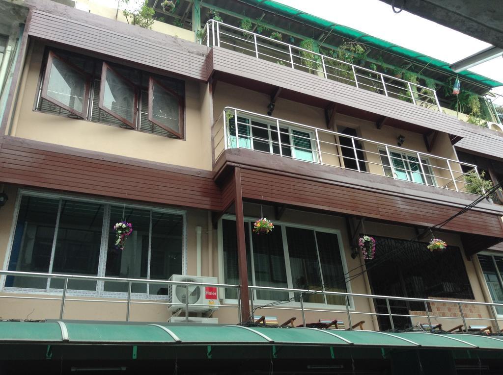 Decordo Hostel Bangkok Exterior photo